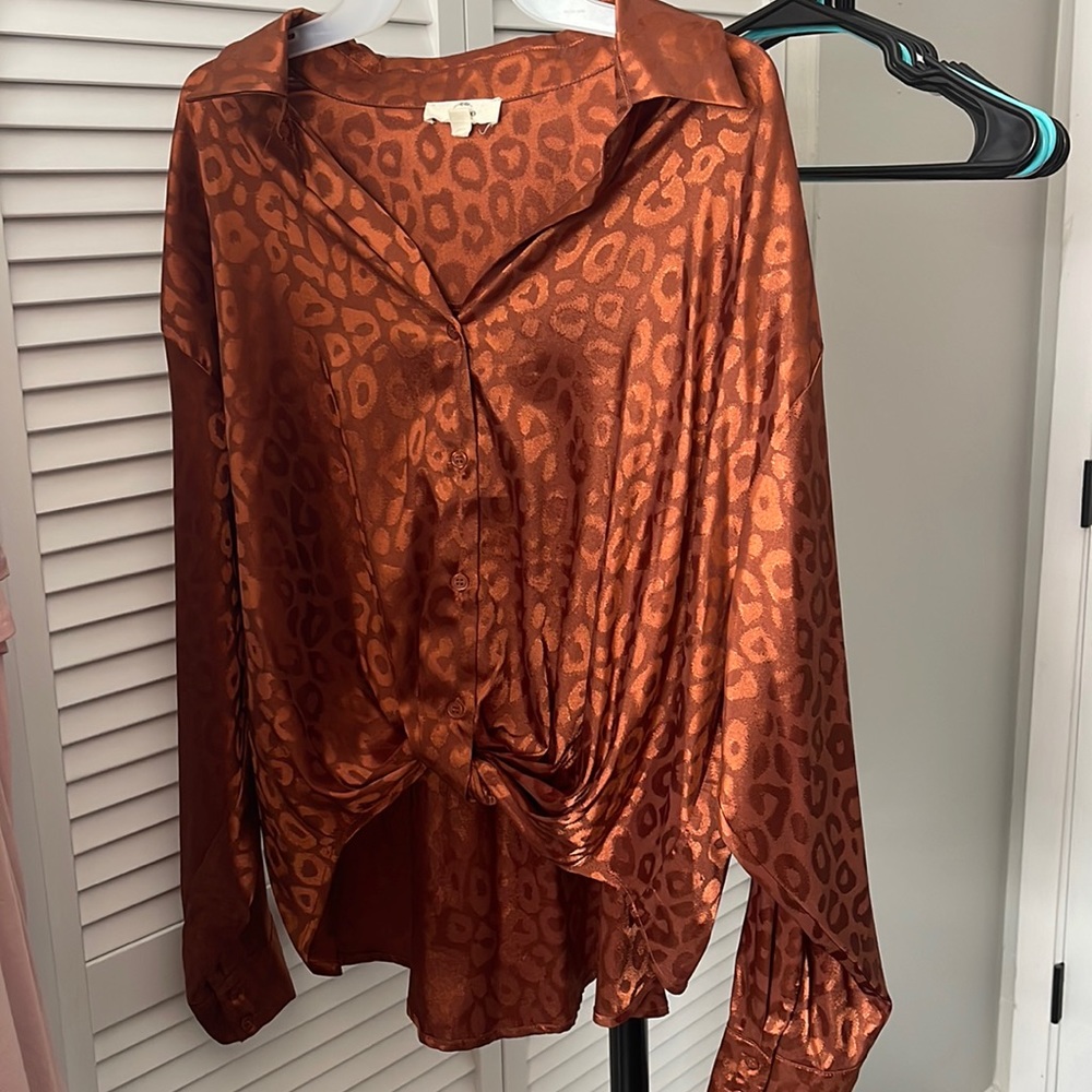 Brown shiny leopard print dress top. Tie front. Long back. Collared